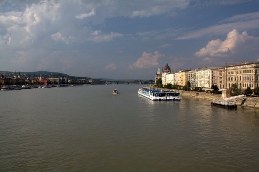 Dunaj - przepływa przez Budapeszt na odcinku 30 km