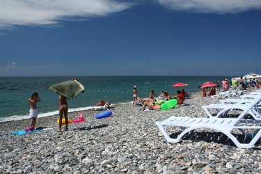 Rano codziennie słońce. Plaża kamienista ale woda fajna