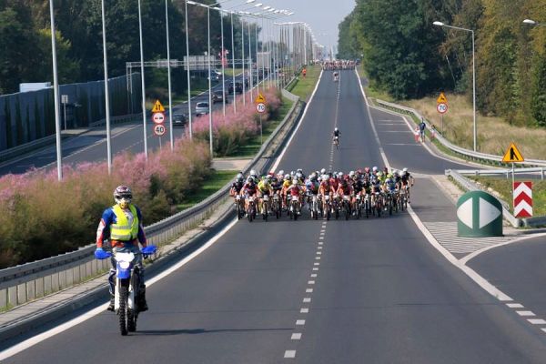 Otwarcie ulicą Warszawską. Widać pierwszy i drugi sektor