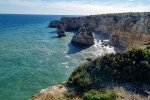 Klify nad plażą Marinha