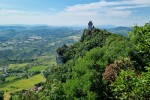 Torre di Montale (trzecia wieża) z Monte Titano