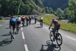 Pod koniec zjazdu z Somport zrobił się niezły peleton - wszyscy co mnie wyprzedzili na zjeździe są tutaj :-)