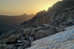 6:40 rano - wysokość ok. 2540m i godzina podejścia za nami